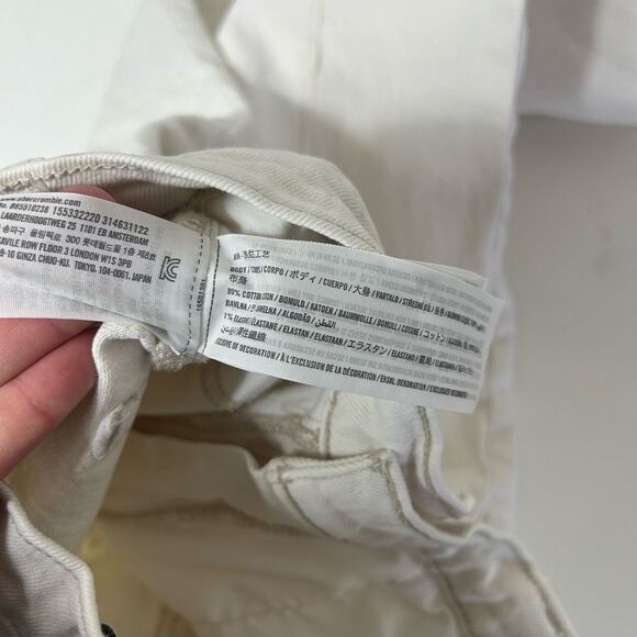 Abercrombie and Fitch, the baggy mid rise, off-white denim jean size 24 ￼ - Picture 5 of 7